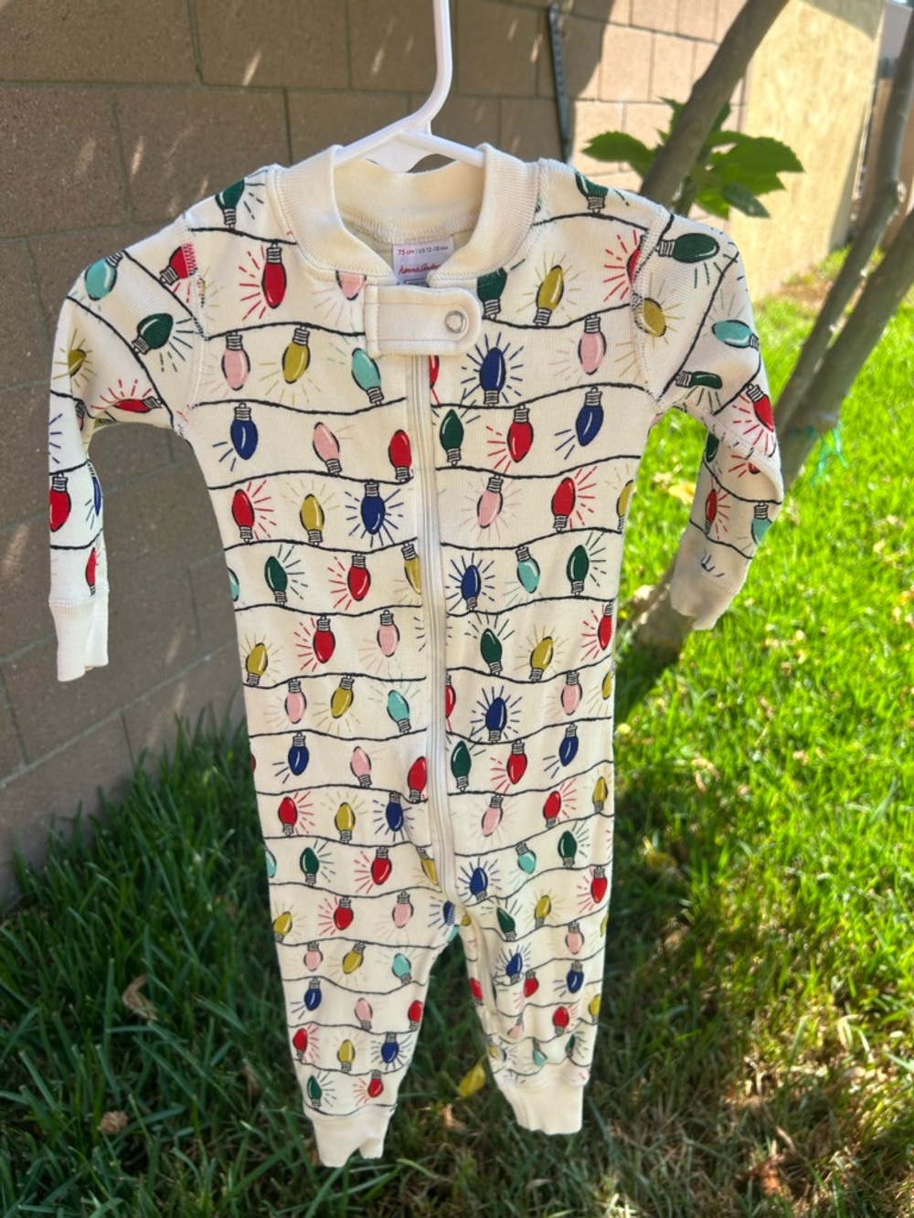 Hanna Andersson  One-Piece Zipper Pajamas with Colorful Lightbulb Print - Cream